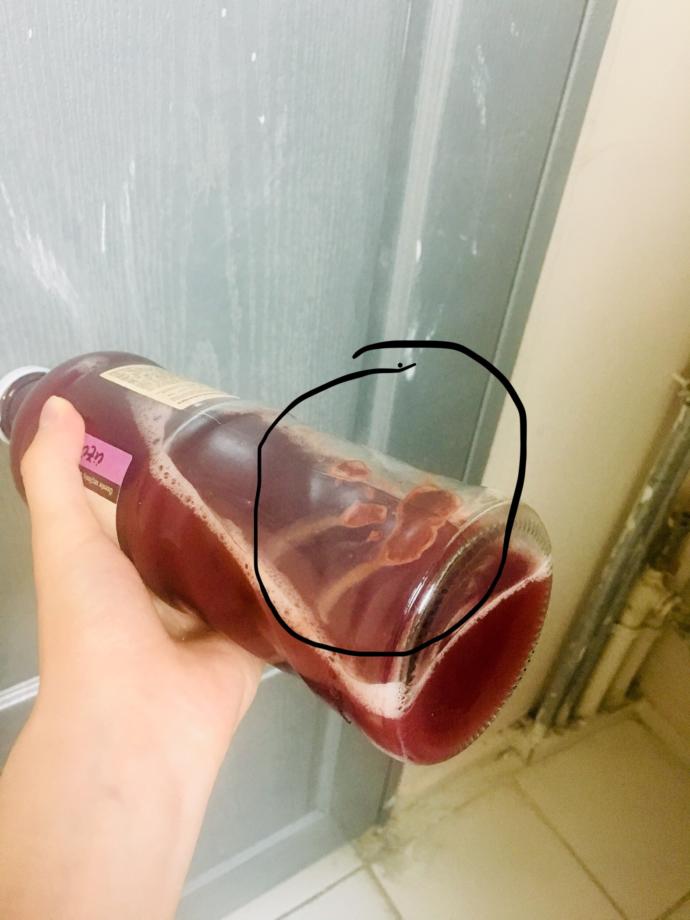 Aldığım Torku 1L Cam şişe Üzüm Suyunun dibinde böyle bir tortu tabakası var bu normal mi?