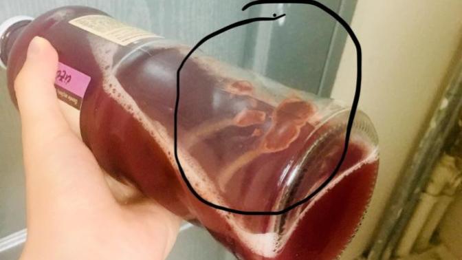 Aldığım Torku 1L Cam şişe Üzüm Suyunun dibinde böyle bir tortu tabakası var bu normal mi?