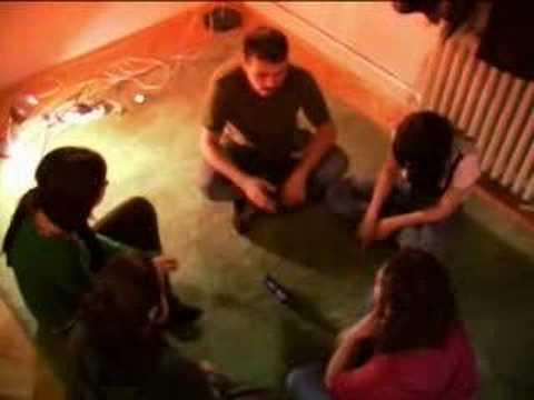 Kızlar, üniversite veya lise yıllarınızda hiç herşeyin serbest olduğu doğruluk mu cesaret mi oynadınız mı?
