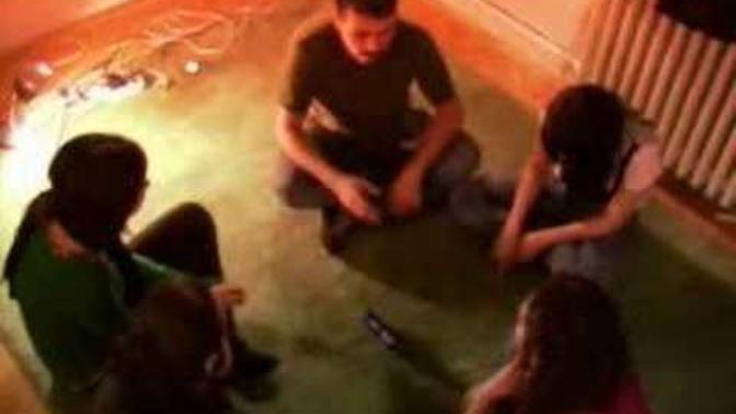 Kızlar, üniversite veya lise yıllarınızda hiç herşeyin serbest olduğu doğruluk mu cesaret mi oynadınız mı?