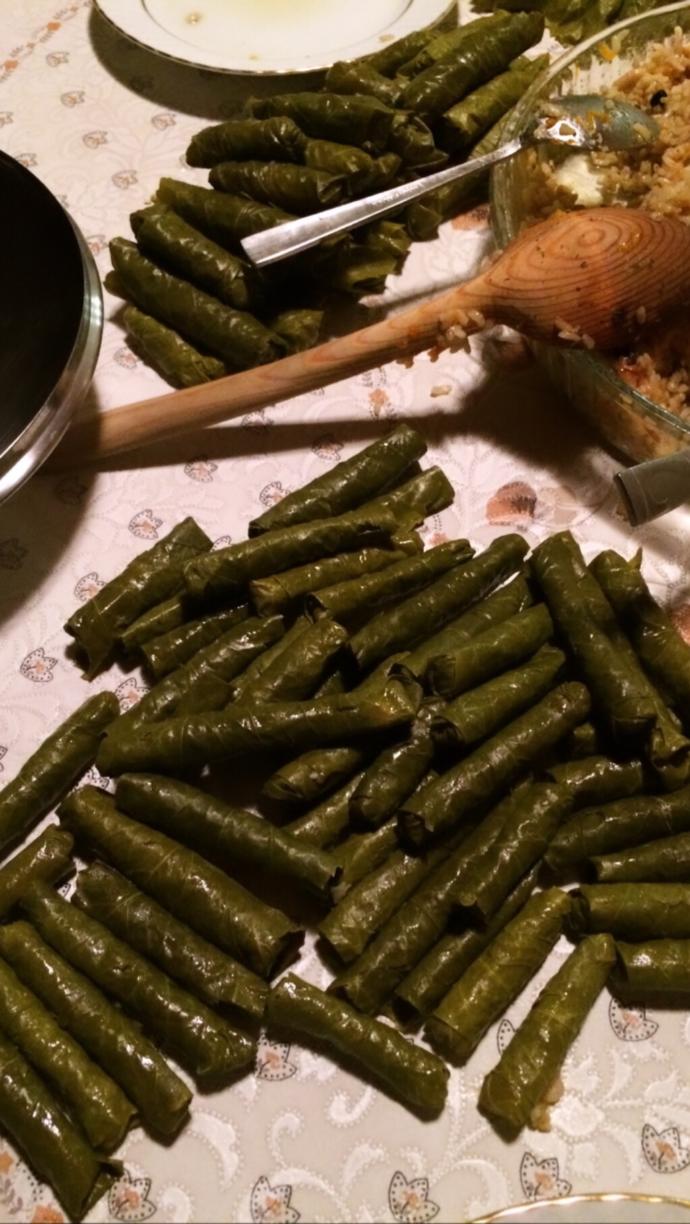 Sarma saran kız bir adım önde midir?