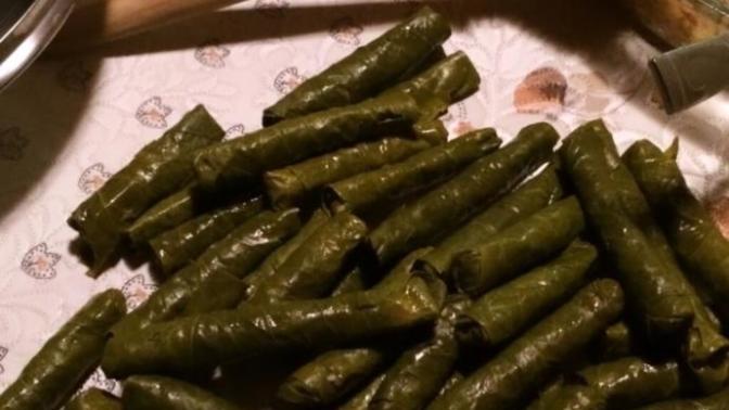 Sarma saran kız bir adım önde midir?
