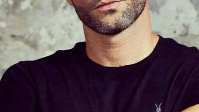 Tom Ellis sizce de çok yakışıklı değil mi?