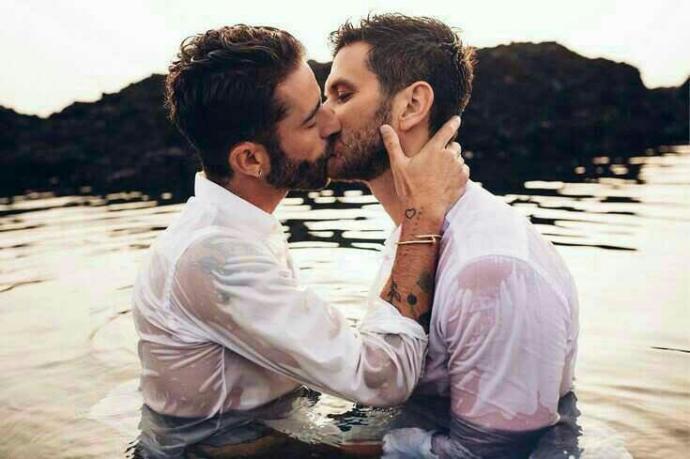 Tiflis'e gay seks yapmaya giderken içime boxer giysem mi giymesem mi?