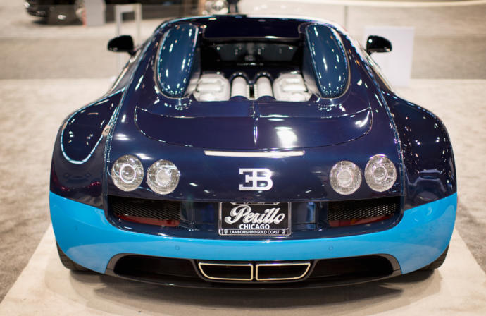 Dünyanın en Pahalı Arabası Ferrarimi yoksa Bugatti mi bakın ve Kararınızı verin?