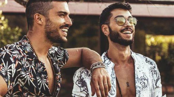 Esmer erkekler hangi renk tişört veya gömlek almalı?