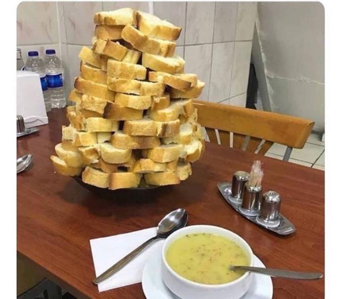 İlk buluşmada çorbayı ekmek manyağı yapan karşı cinse tavrın nolur?