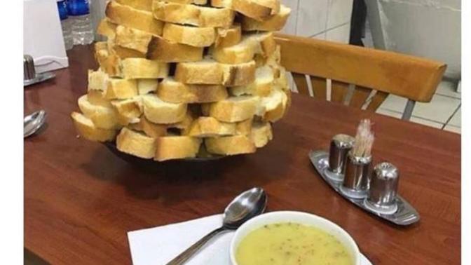 İlk buluşmada çorbayı ekmek manyağı yapan karşı cinse tavrın nolur?