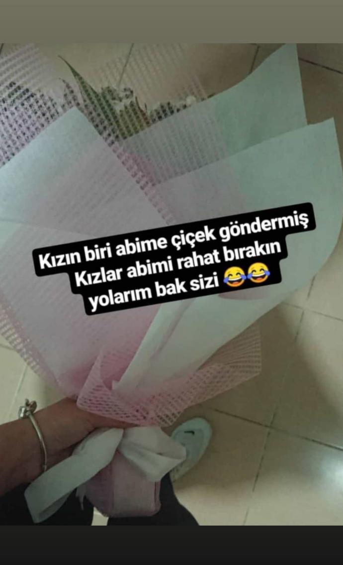Bir kız erkeğe çiçek alabilir mi sizce?