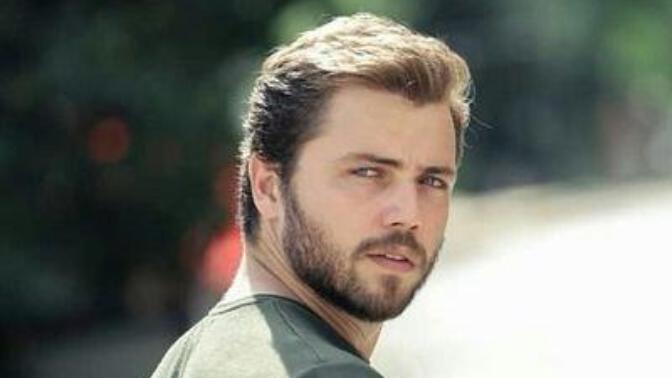 Kızlar, tolga sarıtaş vs aras bulut iynemli?