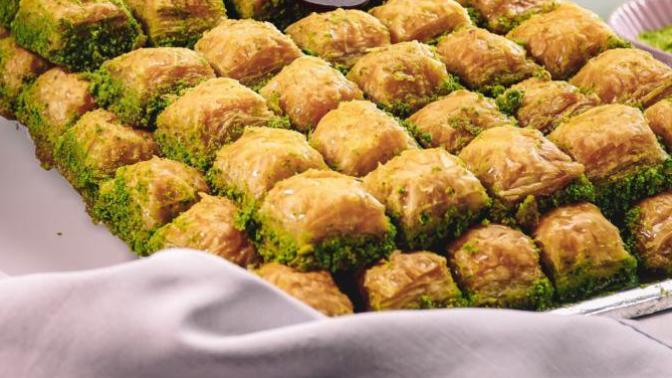 Bayramlarda neden sürekli baklava yapılır?