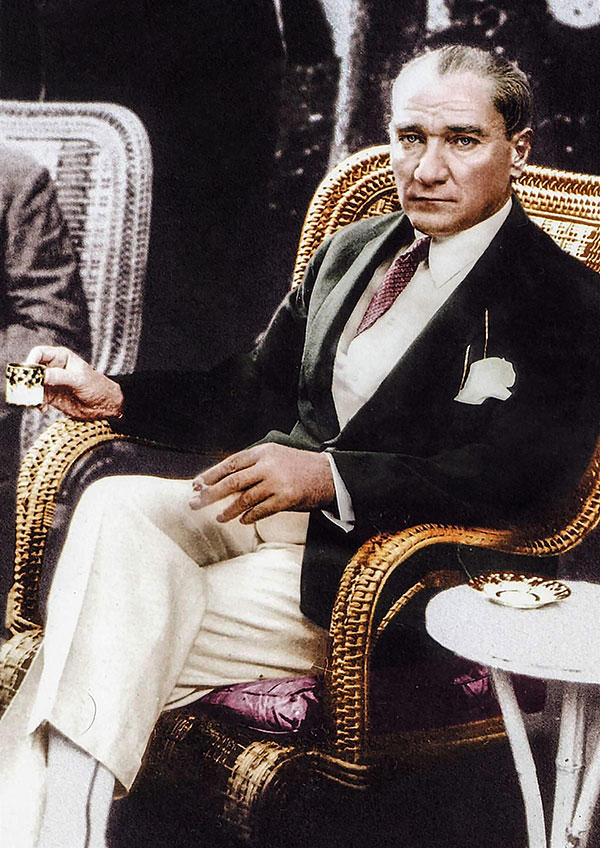 Sizce gerçekten Mustafa Kemal Atatürk askeri ve siyasi bir deha mı?