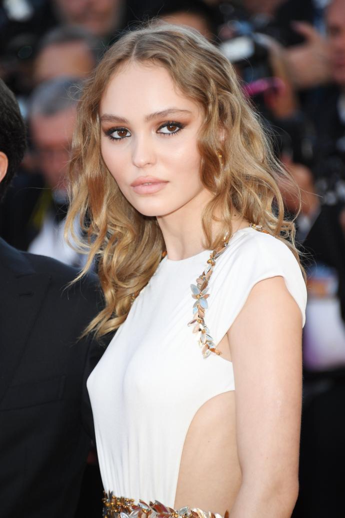Sizcede Lily Rose Depp fazla güzel değil mi?