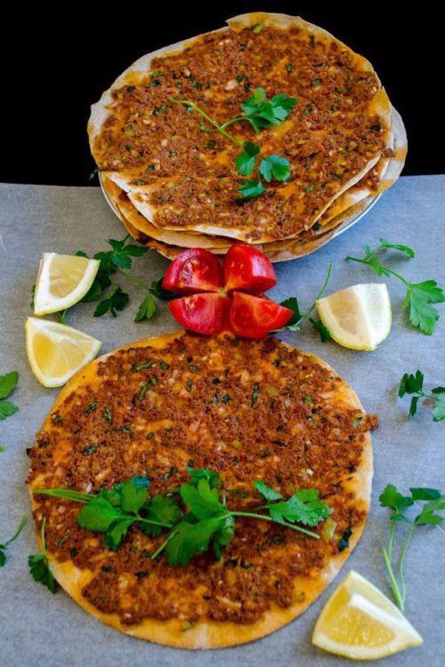 Misafire yemek siparişi vermek mahçup eder mi? 