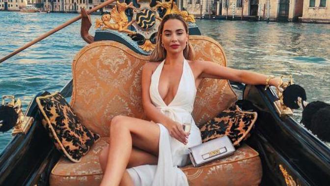 Tatile bol bol fotoğraf çekip hava atmak için mi gidiliyor, eğlenmek için mi?