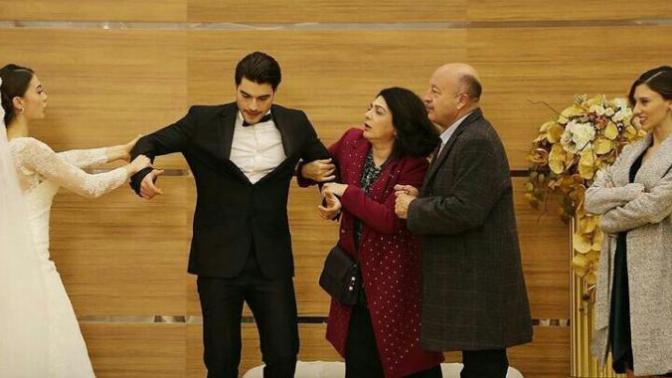 Kaynanayla aynı evde yaşamak zorunda kalmak evliliği sona sürükler mi?