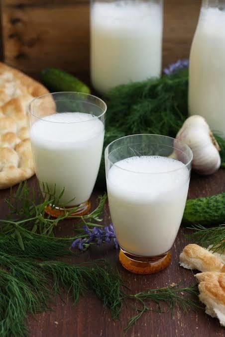 Kızartmanın yanına en iyi giden içecek cola mı ayran mı?