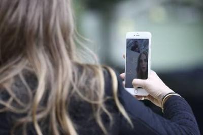 Anlık fotoğraf isteyen flörtünüze atar mısınız?