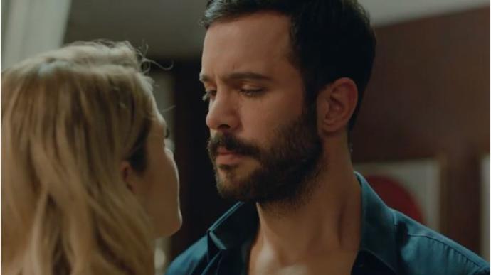 Dünyanın en yakışıklı 100 erkeği yarışında yarı final: Nick Bateman vs Barış Arduç! Hangisi finale çıkar?