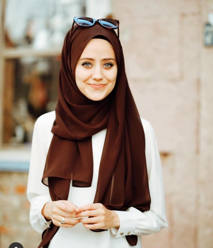 Hangi şal bağlama sekli daha güzel sizce? 