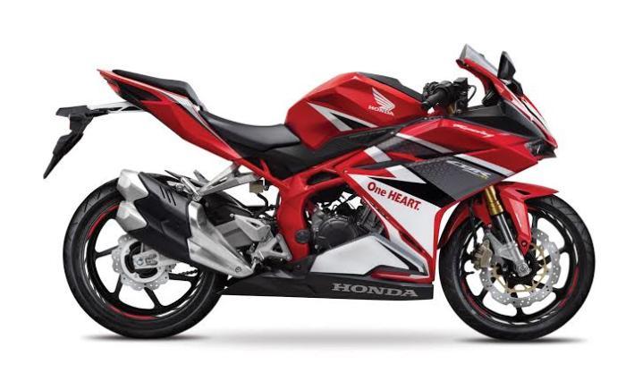 Suzuki GSX R 25 düşünüyorum, Yamaha r25 ve Honda CBR 25 ikisi çok kıyaslanıyor sizce hangisini alıyım?