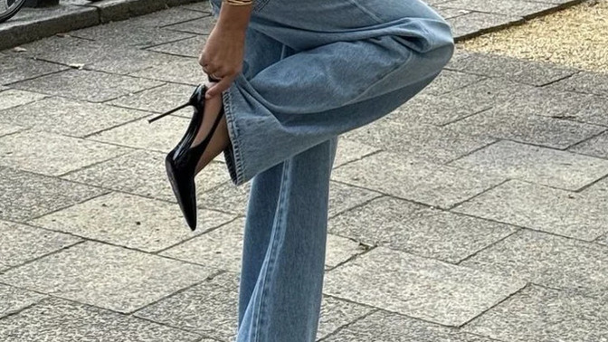 Yazın skinny Jean altına kırmızı stiletto giyilir mi?