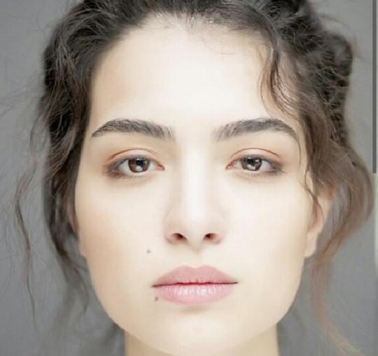 Melisa Aslı Pamuk güzel mi sizce?