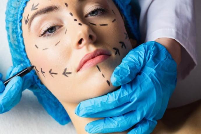 Estetik doktoru olsanız kendinize müdahale eder misiniz?