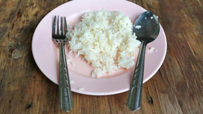 Pirinç pilavı çatalla mı yoksa kaşıkla mı yenir?