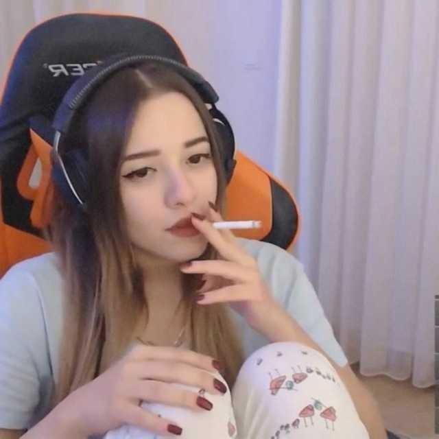 Dişinin ben olmayan erkeğe nude atması?