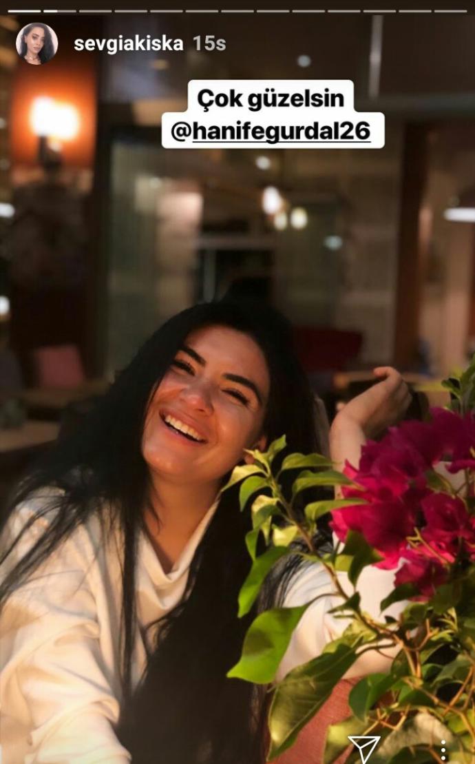 Tanıştığında başörtülü/başörtüsüz olan kadın evlendikten sonra başörtüsünü kendi isteğiyle çıkarır veya takar ise tepkin ne olur?