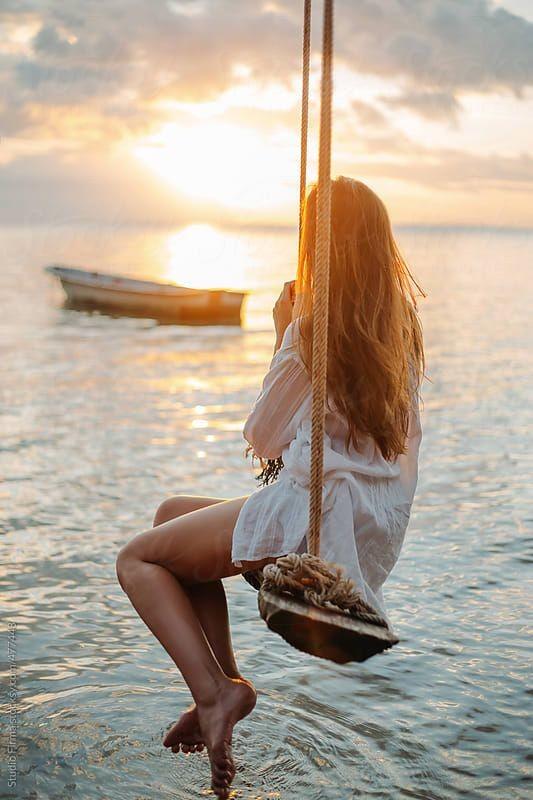Muhabbet etmeyi çok sevdiğin biriyle artık iki kelime bile etmemek de gurbettir! Sizce Gurbet nedir?