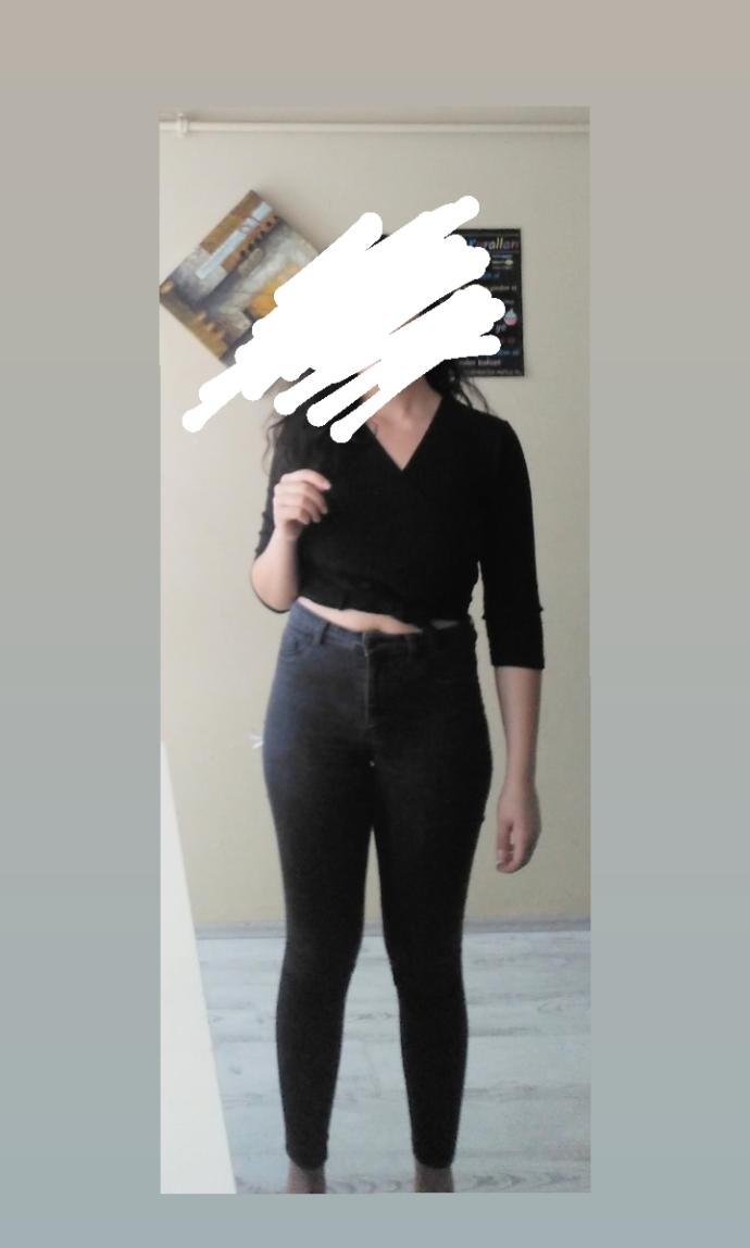 Göbeği açık giymek istiyorum ama hep çekinmişimdir belimi ince bulmuyorum o yüzden size sormak istedim sizce nasıl duruyor?