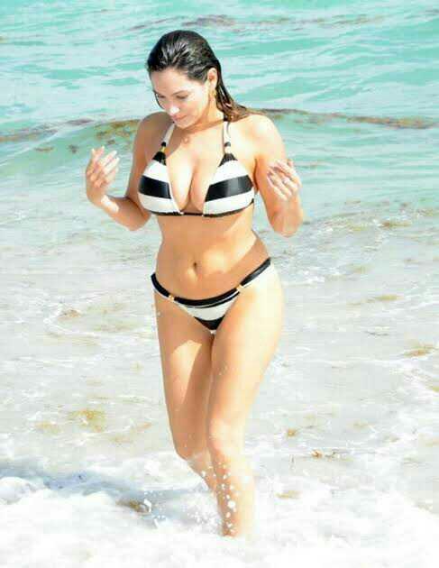 İngiliz manken Kelly brook sizce kadının dibi değil mi?