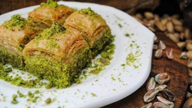 Baklava fıstıklı mı, cevizli mi olursa tadından yenmez?