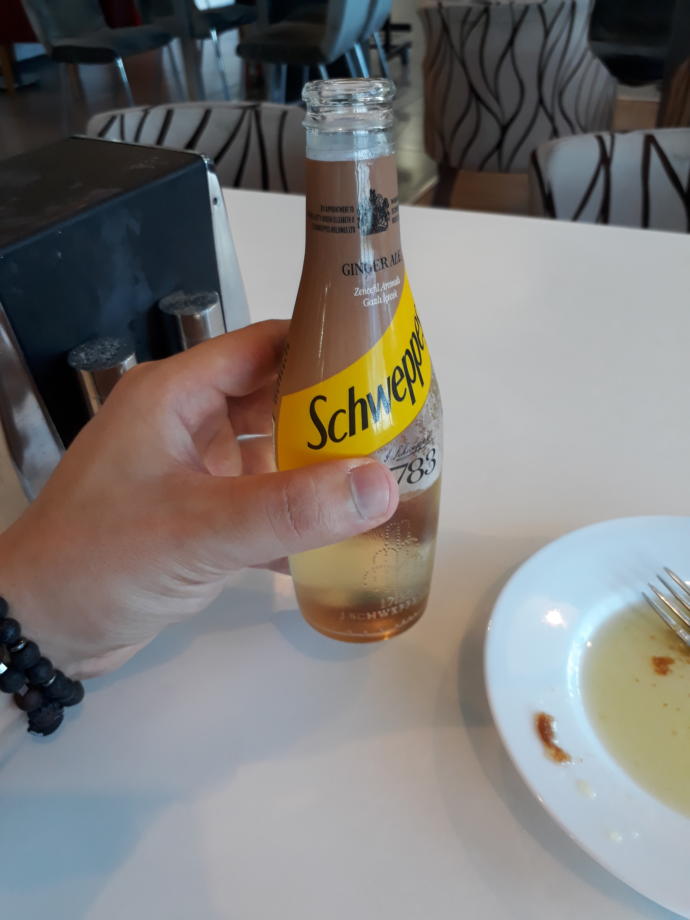 Schweppes'in yeni çıkardığı zencefil aromalı içeceğini denediniz mi?