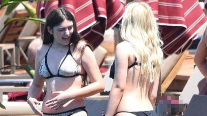 Aleyna Tilki'nin siyah tangalı halleri olay oldu, sence nasıl görünüyor?