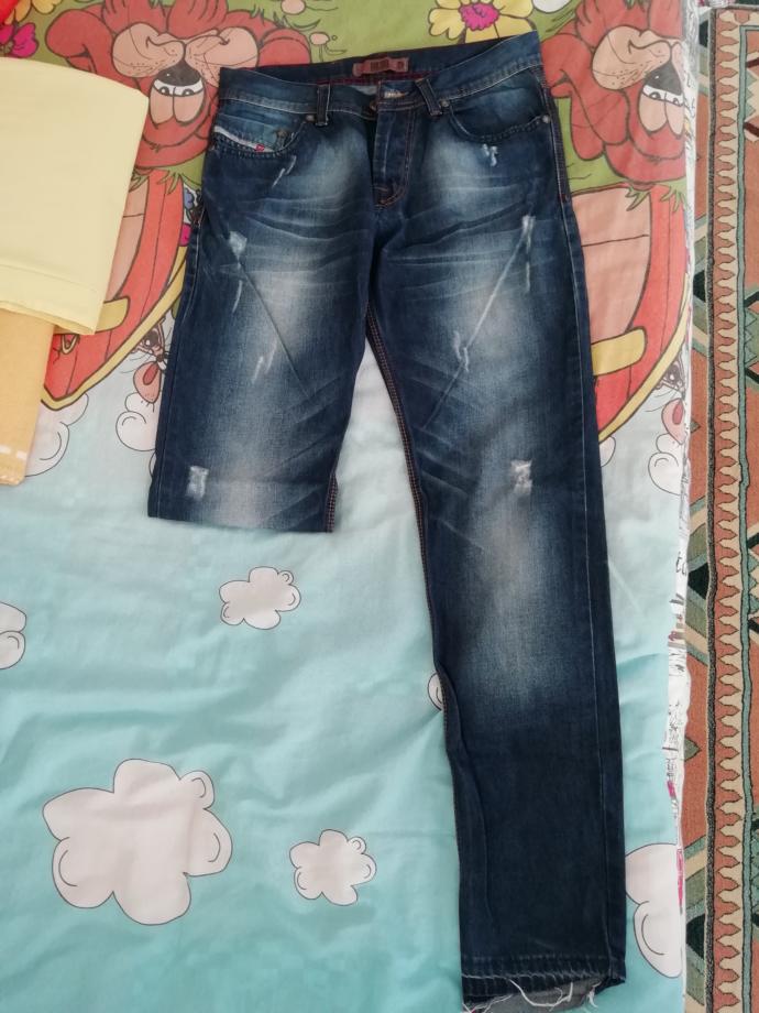 Sizce bu pantolonu kestirip kapri olarak mı kullansam iyi olur yoksa paçalarını daraltıp kullansam mı? 🤔?
