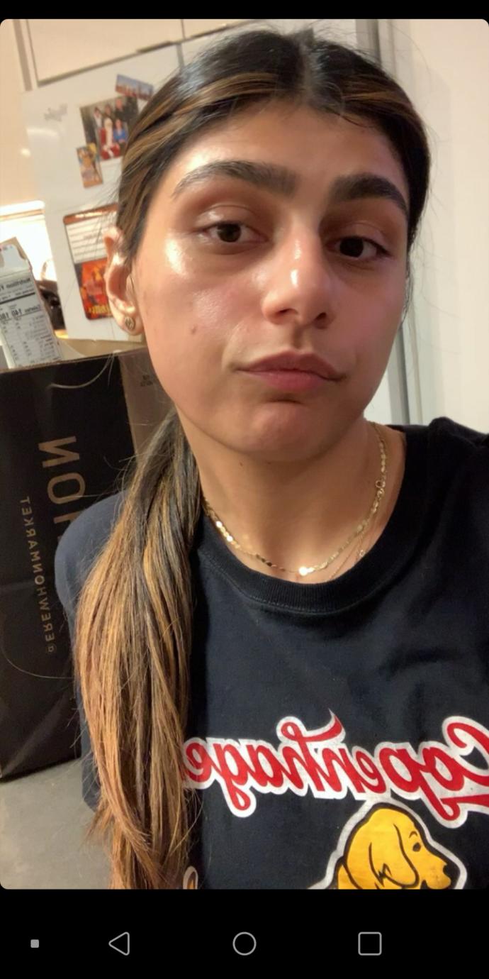Mia khalifa yüzü güzel mi?