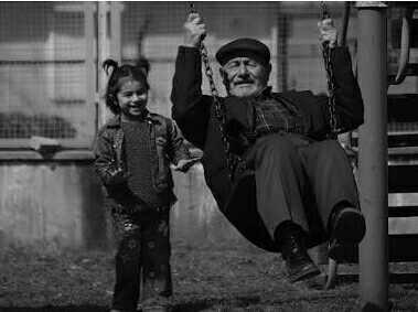 Çocukluğunu düşününce ilk aklına gelen anı veya hatıra nedir?