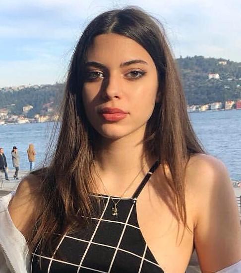 Bu kız güzel mi ortalama mı çirkin mi?