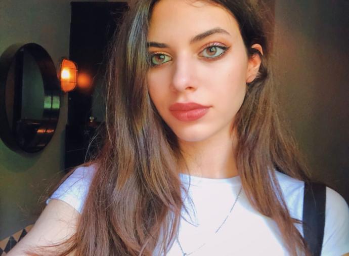 Bu kız güzel mi ortalama mı çirkin mi?
