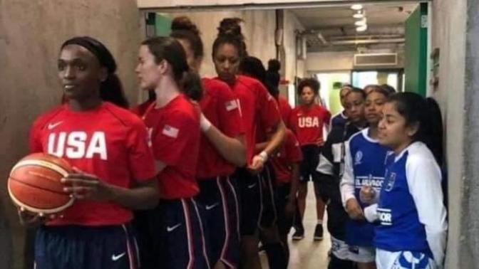 El Salvador'un 16 yaş altı kadın millî basketbol takımı ile ABD'nin 16 yaş altı kadın millî basketbol takımı arasındaki fark ne?