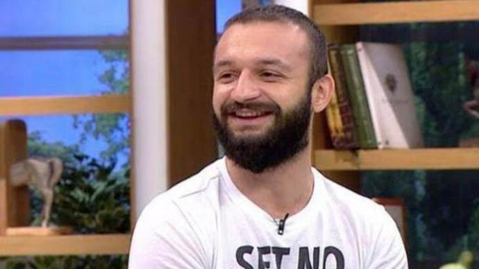 Aykut Elmas kaç yaşında?