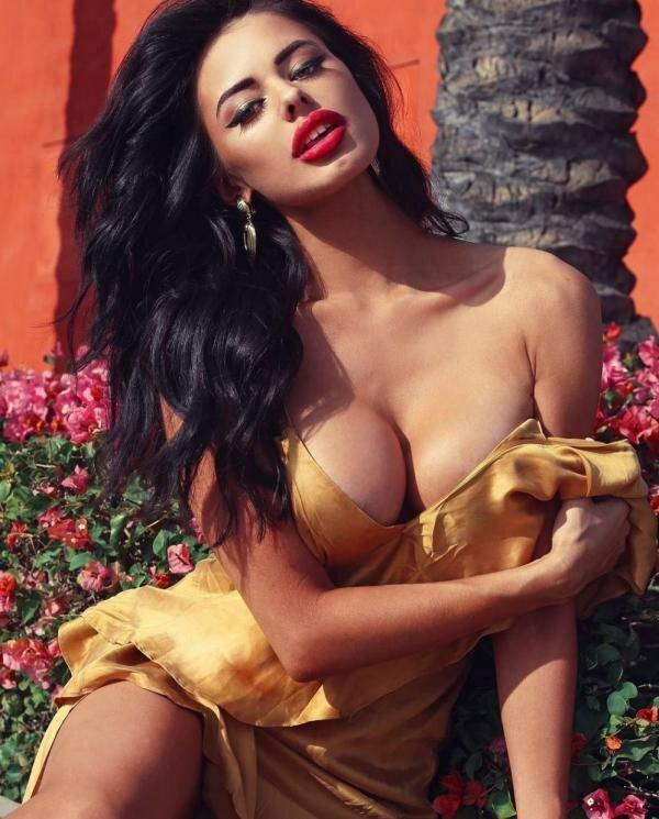 Seksi bir kadın istediği her erkeği parmağında oynatabilir mi?