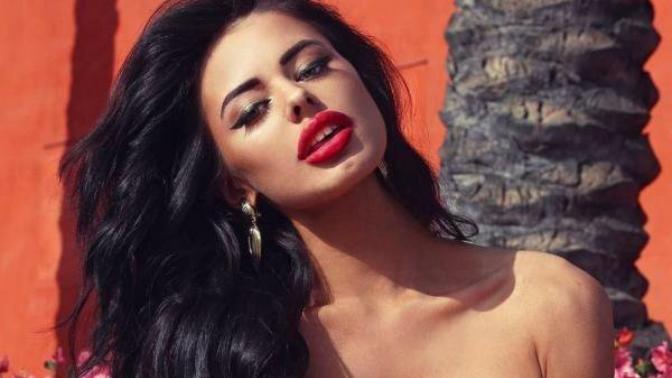 Seksi bir kadın istediği her erkeği parmağında oynatabilir mi?