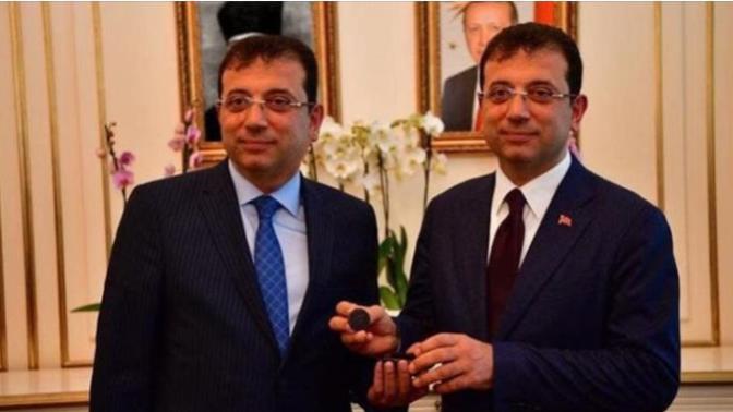 Ekrem İmamoğlu önceki başkandan görevi teslim alıyor. Yorumlarınız nedir?