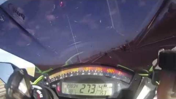 Motorla 300 km hızla giderken kaza yaparsan ne olur sizce, bu olur?