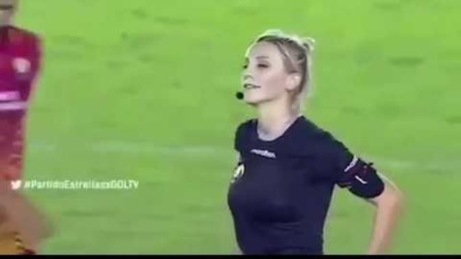 Bu kadın hakem muhteşem değil mi sizce de?