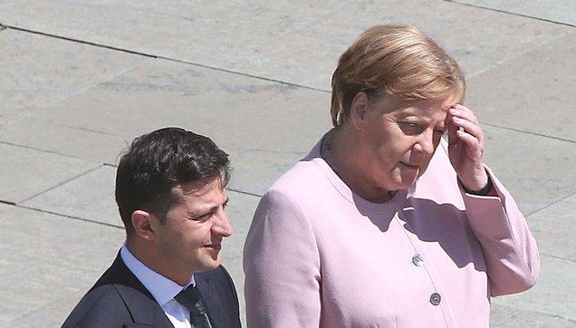 Almanya Başbakanı Angela Merkel neden titriyor?